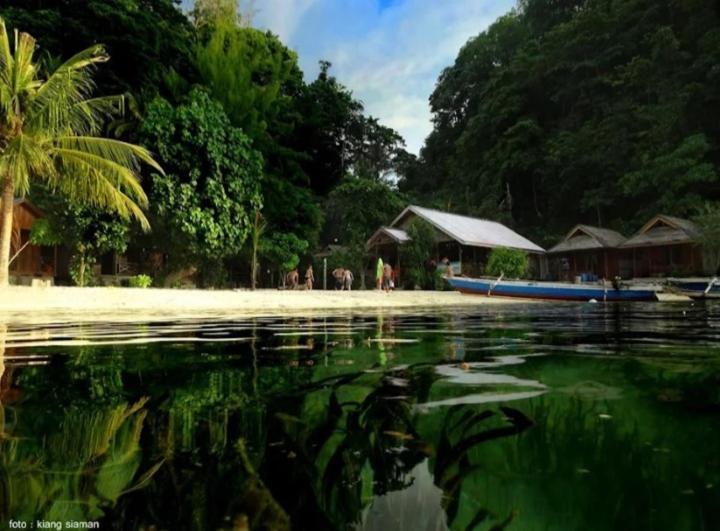 Pondok Lestari Kadidiri Batudaka エクステリア 写真